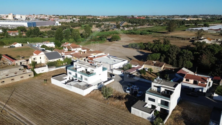Terreno para Venda em Sarilhos Grandes Foto 4