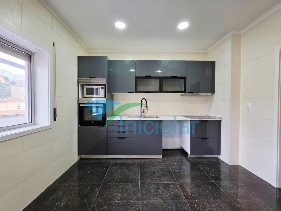 Apartamento T3 para Venda em Fânzeres e São Pedro da Cova Foto 2