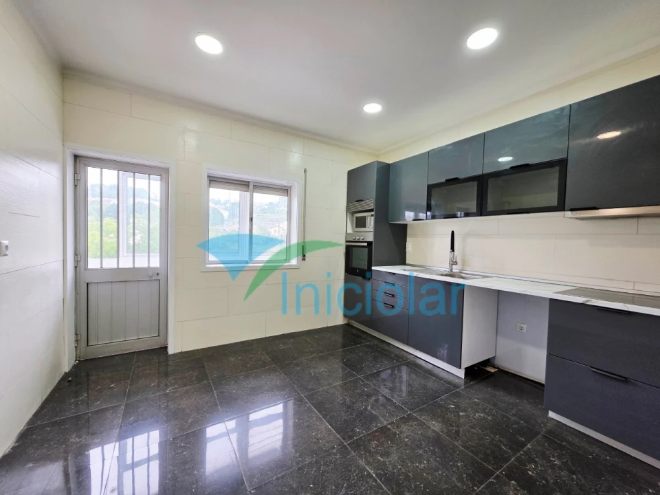 Apartamento T3 para Venda em Fânzeres e São Pedro da Cova Foto 3