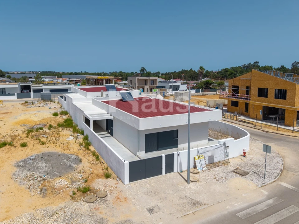Moradia T4 para Venda em Quinta do Anjo Foto 3