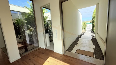 Moradia T4 para Venda em Atouguia da Baleia