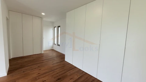 Moradia T4 para Venda em Atouguia da Baleia