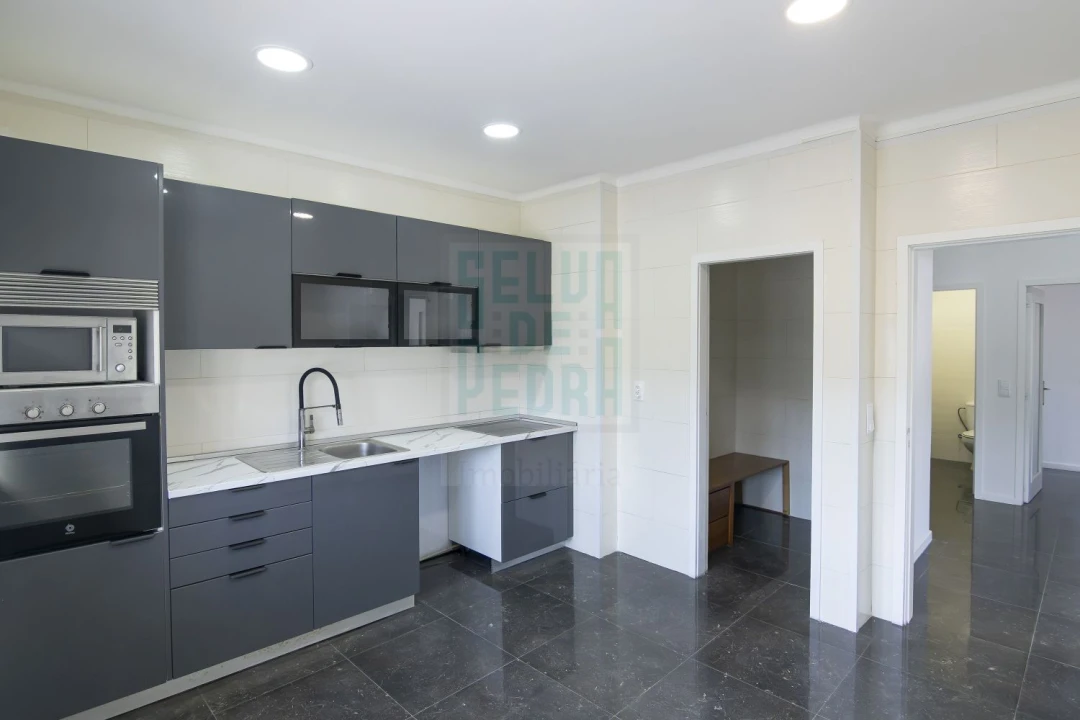 Apartamento T3 para Venda em Fânzeres e São Pedro da Cova Foto 5