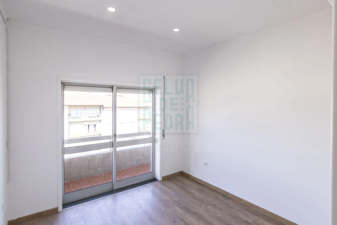 Apartamento T3 para Venda em Fânzeres e São Pedro da Cova Foto 14