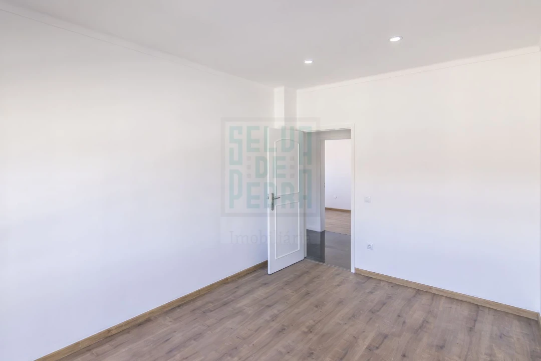Apartamento T3 para Venda em Fânzeres e São Pedro da Cova Foto 11