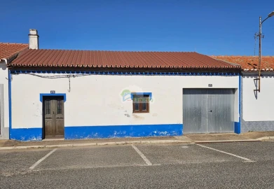 Moradia T3 para Venda em Campo e Campinho