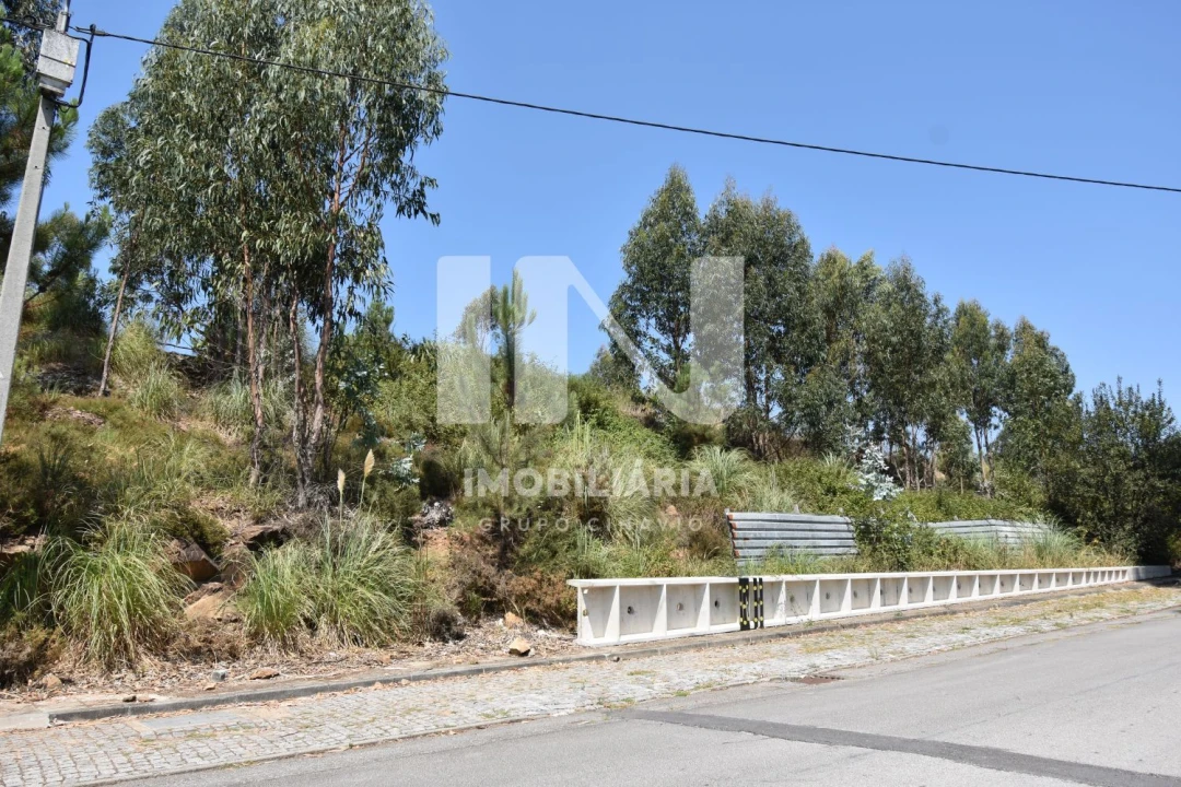 Terreno para Venda em Vilarinho das Cambas Foto 2