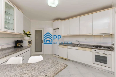 Apartamento T3 para Arrendamento em Chafe