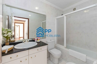 Apartamento T3 para Arrendamento em Chafe