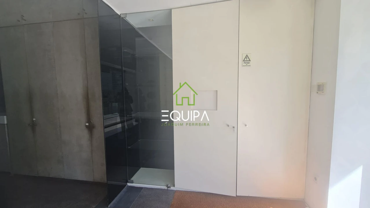 Loja para Arrendamento em Caldas de Vizela (São Miguel e São João) Foto 9