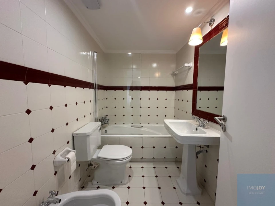 Apartamento T4 para Arrendamento em Santa Maria Maior Foto 32
