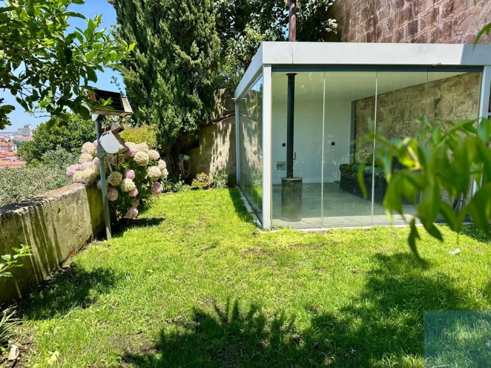 Apartamento T4 para Arrendamento em Santa Maria Maior Foto 2