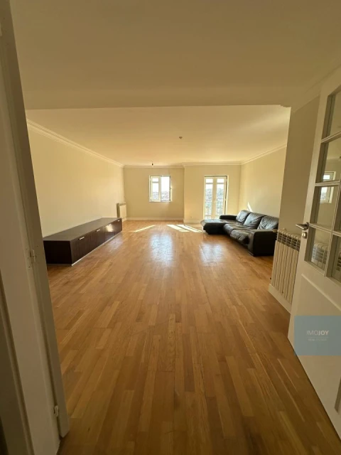 Apartamento T4 para Arrendamento em Santa Maria Maior