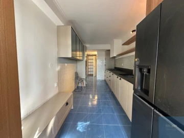 Apartamento T4 para Arrendamento em Santa Maria Maior