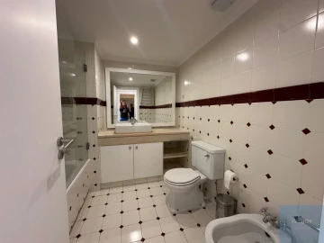 Apartamento T4 para Arrendamento em Santa Maria Maior