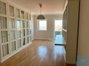 Apartamento T4 para Arrendamento em Santa Maria Maior