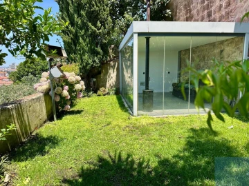 Apartamento T4 para Arrendamento em Santa Maria Maior