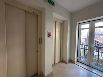 Apartamento T4 para Arrendamento em Santa Maria Maior