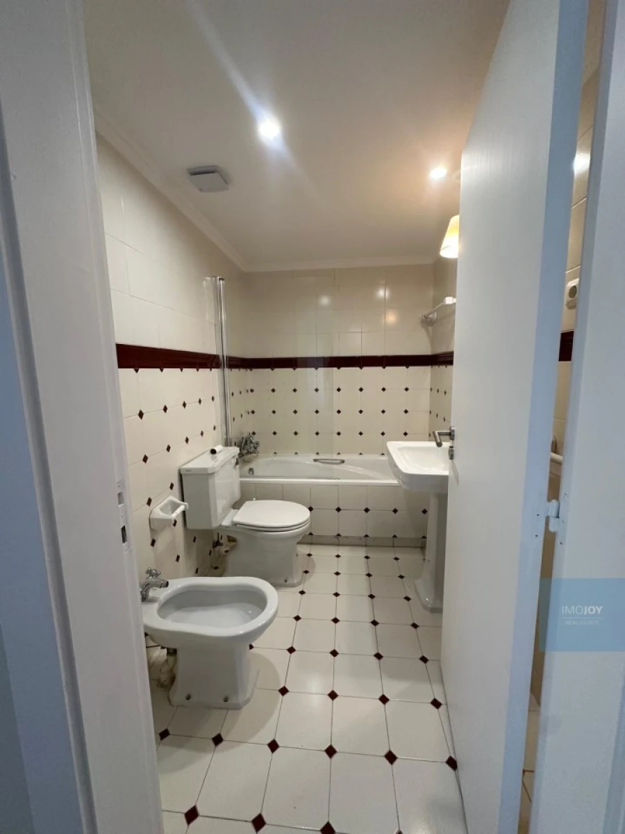Apartamento T4 para Arrendamento em Santa Maria Maior Foto 31