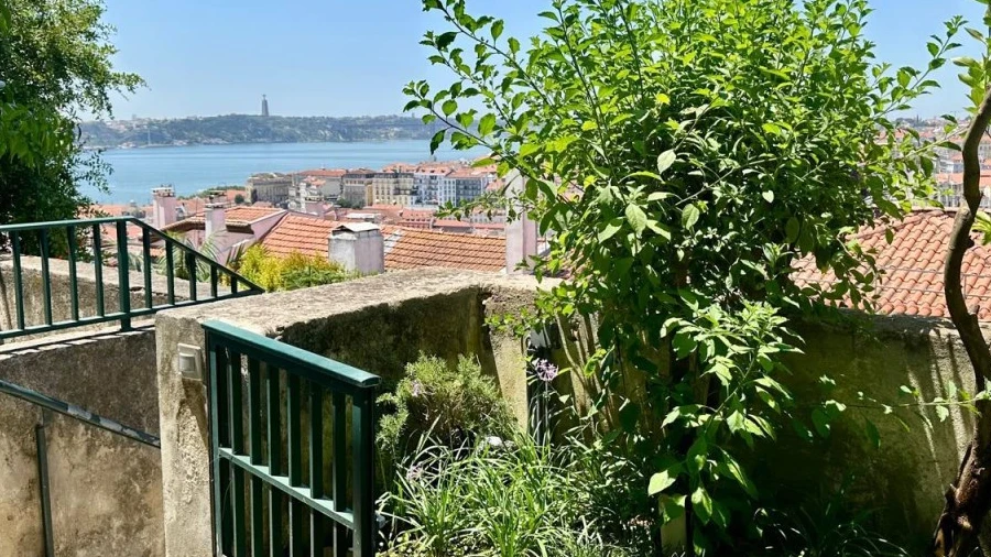 Apartamento T4 para Arrendamento em Santa Maria Maior