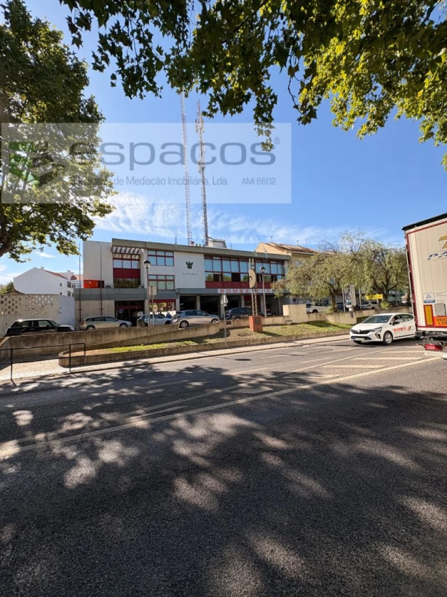 Loja para Arrendamento em Alverca do Ribatejo e Sobralinho Foto 9