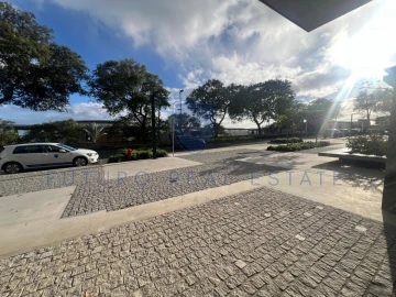 Loja para Arrendamento em São Martinho