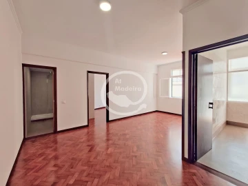 Apartamento T2 para Venda em Funchal (Se)