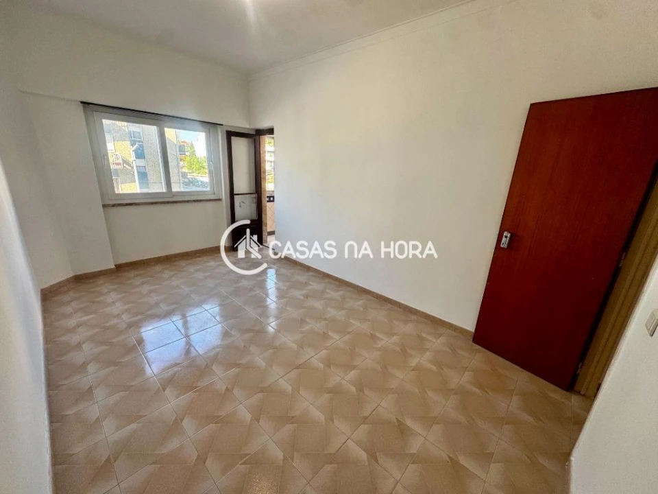 Apartamento T3 para Venda em Laranjeiro e Feijó Foto 3