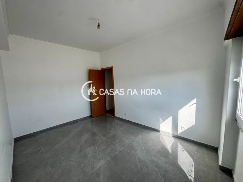 Apartamento T3 para Venda em Laranjeiro e Feijó Foto 6