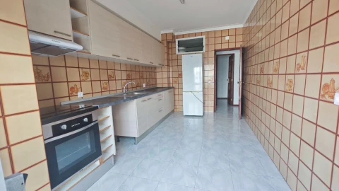 Apartamento T2 para Arrendamento em Mafamude e Vilar do Paraíso