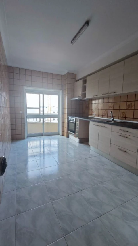 Apartamento T2 para Arrendamento em Mafamude e Vilar do Paraíso