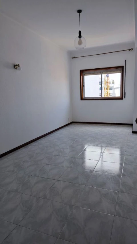 Apartamento T2 para Arrendamento em Mafamude e Vilar do Paraíso