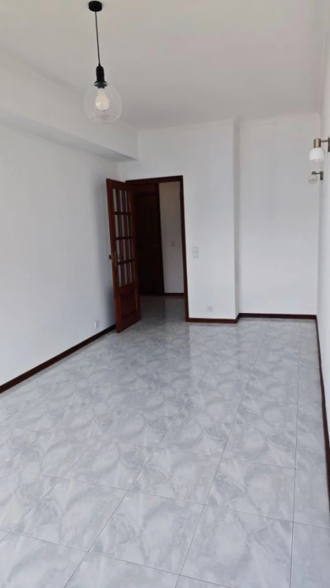 Apartamento T2 para Arrendamento em Mafamude e Vilar do Paraíso