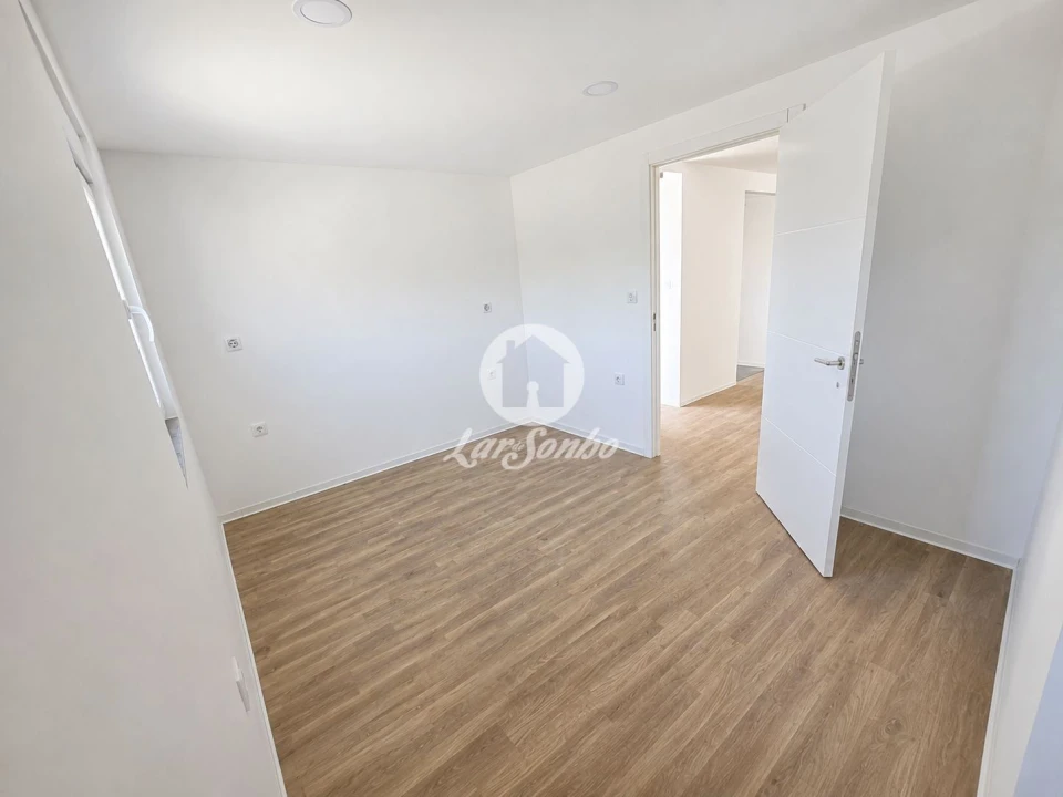 Apartamento T3 para Venda em Arcozelo Foto 15