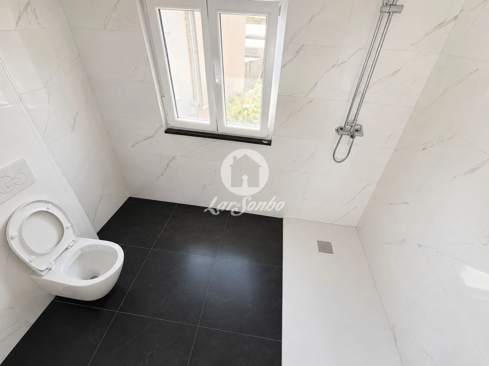 Apartamento T3 para Venda em Arcozelo Foto 17