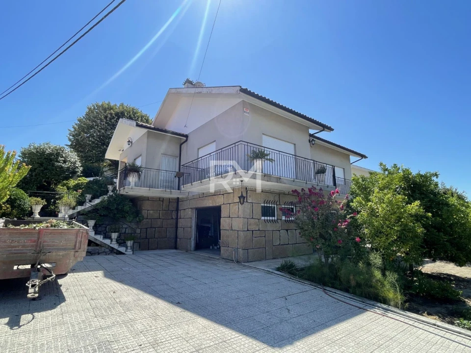 Moradia T4 para Venda em Livração Foto 1