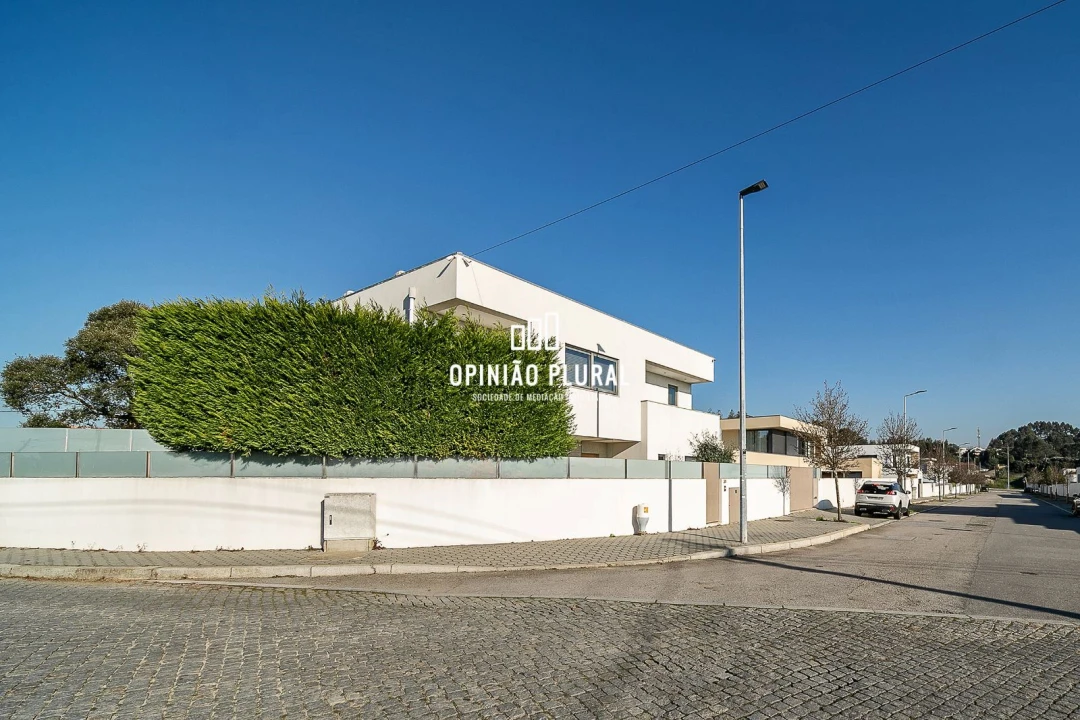 Moradia T4 para Venda em Arcozelo Foto 37