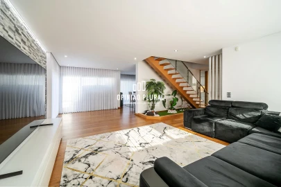 Moradia T4 para Venda em Arcozelo