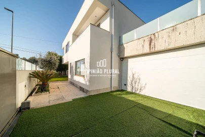 Moradia T4 para Venda em Arcozelo