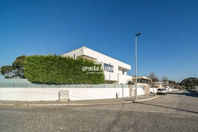 Moradia T4 para Venda em Arcozelo