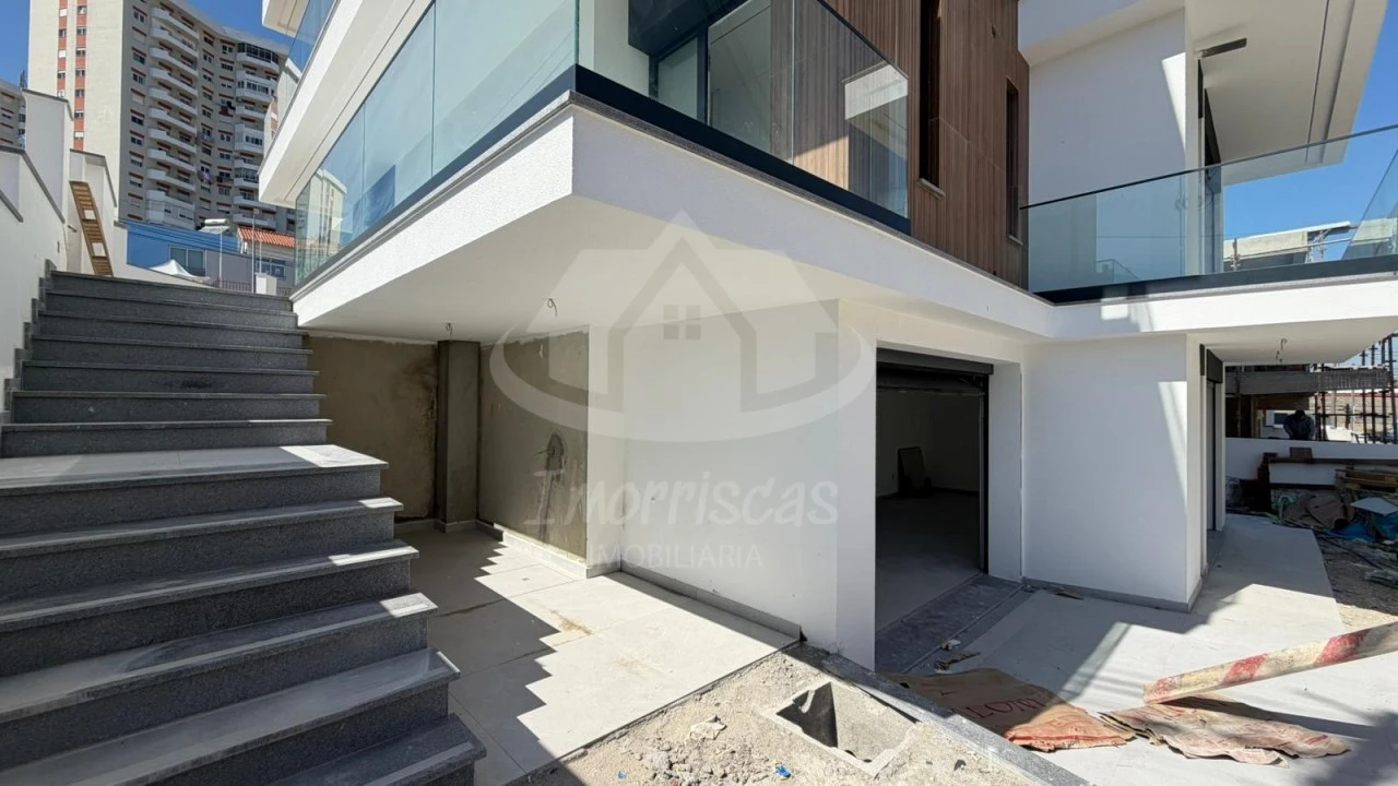 Moradia T4 para Venda em Santa Iria de Azoia, São João da Talha e Bobadela Foto 11
