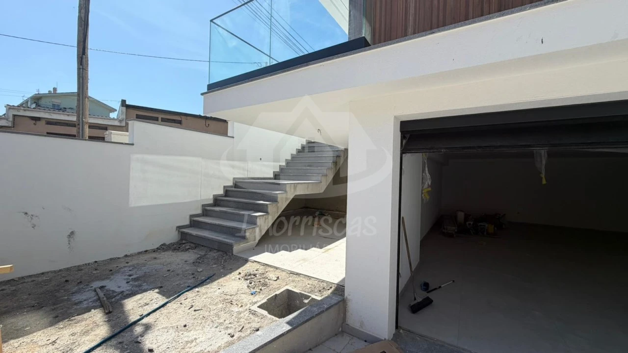 Moradia T4 para Venda em Santa Iria de Azoia, São João da Talha e Bobadela Foto 12