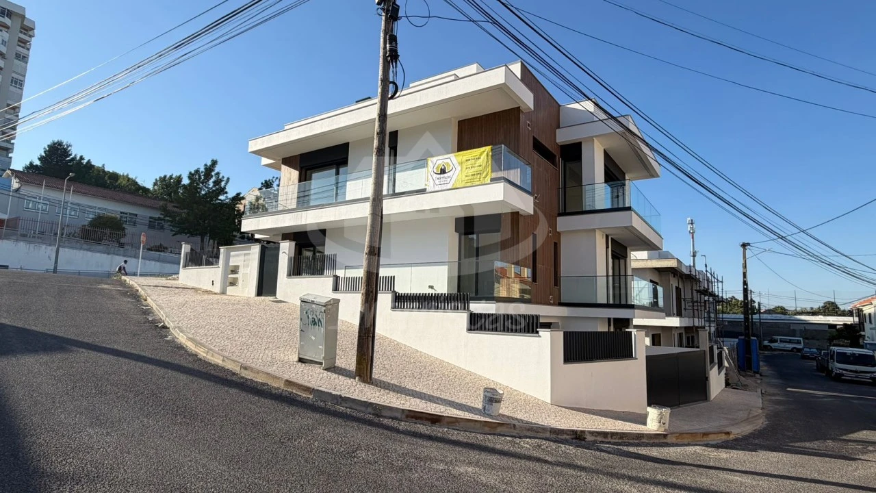 Moradia T4 para Venda em Santa Iria de Azoia, São João da Talha e Bobadela Foto 7