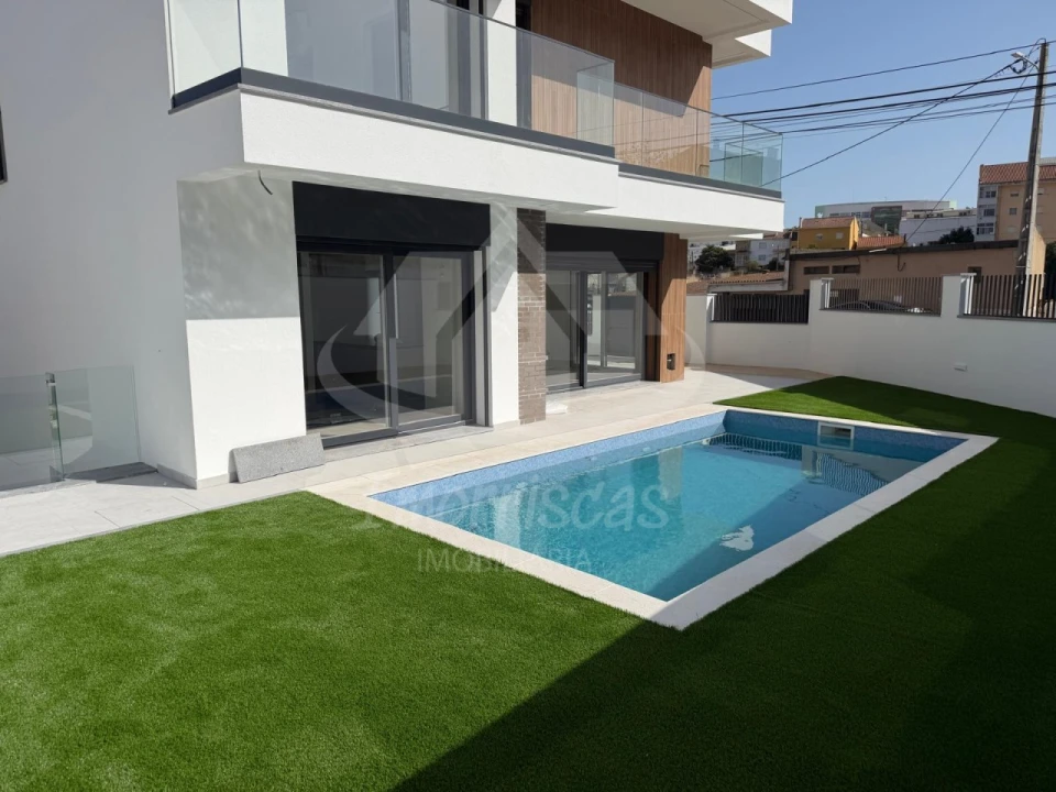 Moradia T4 para Venda em Santa Iria de Azoia, São João da Talha e Bobadela Foto 3