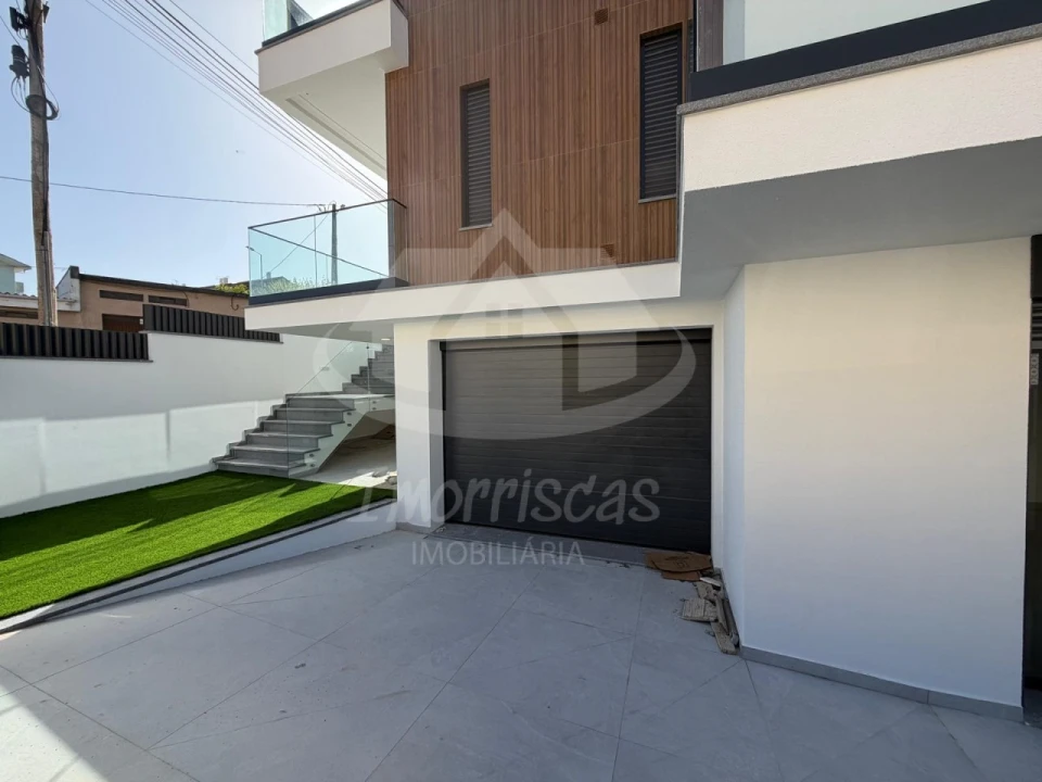 Moradia T4 para Venda em Santa Iria de Azoia, São João da Talha e Bobadela Foto 15