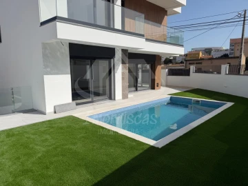 Moradia T4 para Venda em Santa Iria de Azoia, São João da Talha e Bobadela