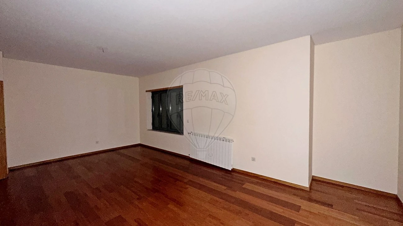 Apartamento T1 para Venda em Oliveira do Douro Foto 6