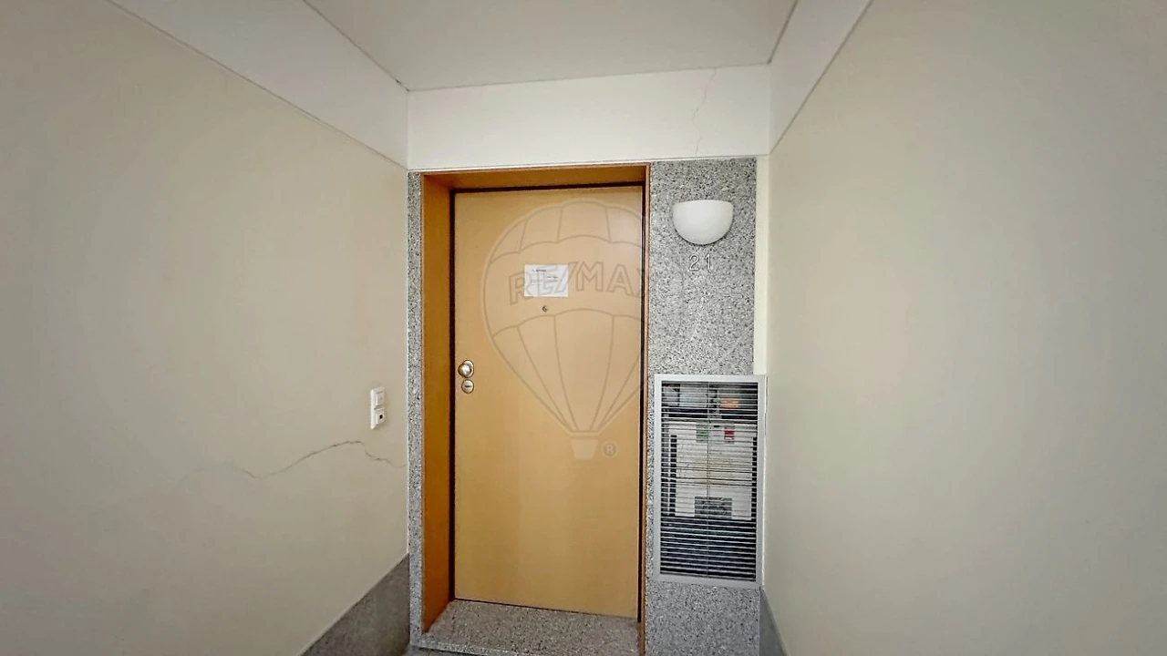 Apartamento T1 para Venda em Oliveira do Douro Foto 1