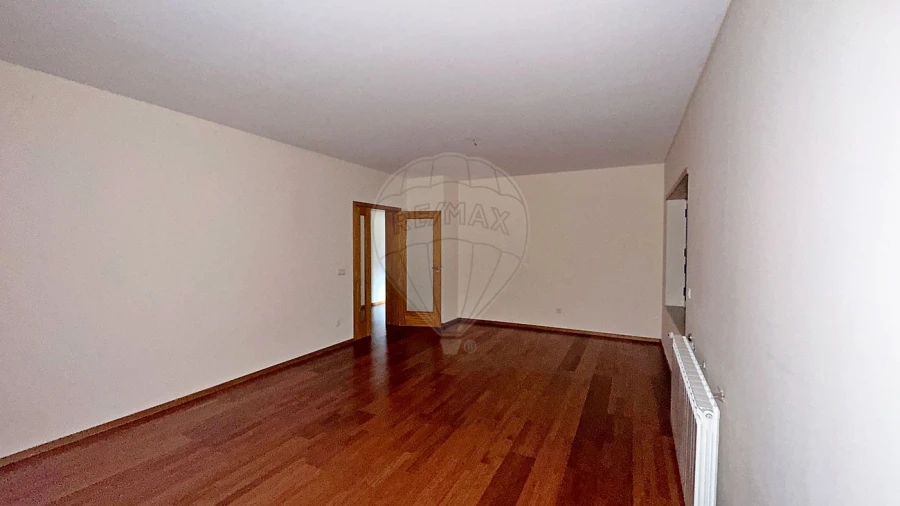 Apartamento T1 para Venda em Oliveira do Douro Foto 2