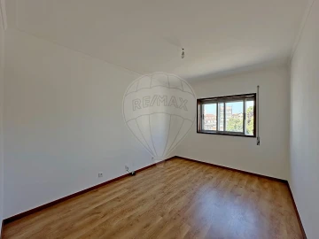 Apartamento T2 para Arrendamento em Mafamude e Vilar do Paraíso